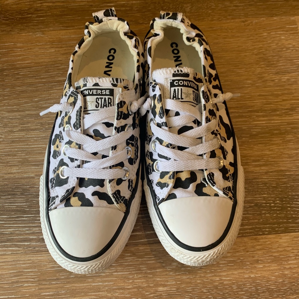 Leopard print converse. Women’s Size 6